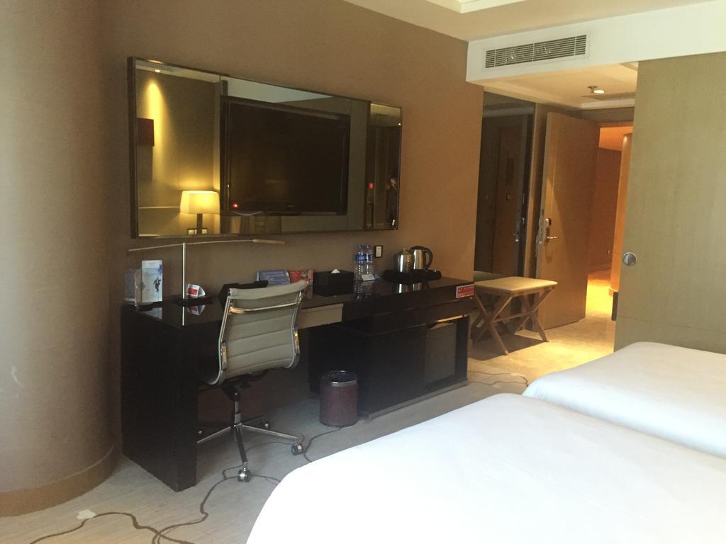 Hotel Ramada By Wyndham Xian Bell Tower Extérieur photo