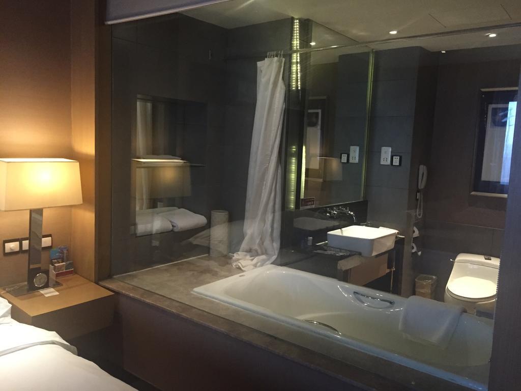 Hotel Ramada By Wyndham Xian Bell Tower Extérieur photo