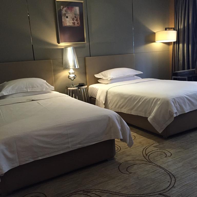 Hotel Ramada By Wyndham Xian Bell Tower Extérieur photo