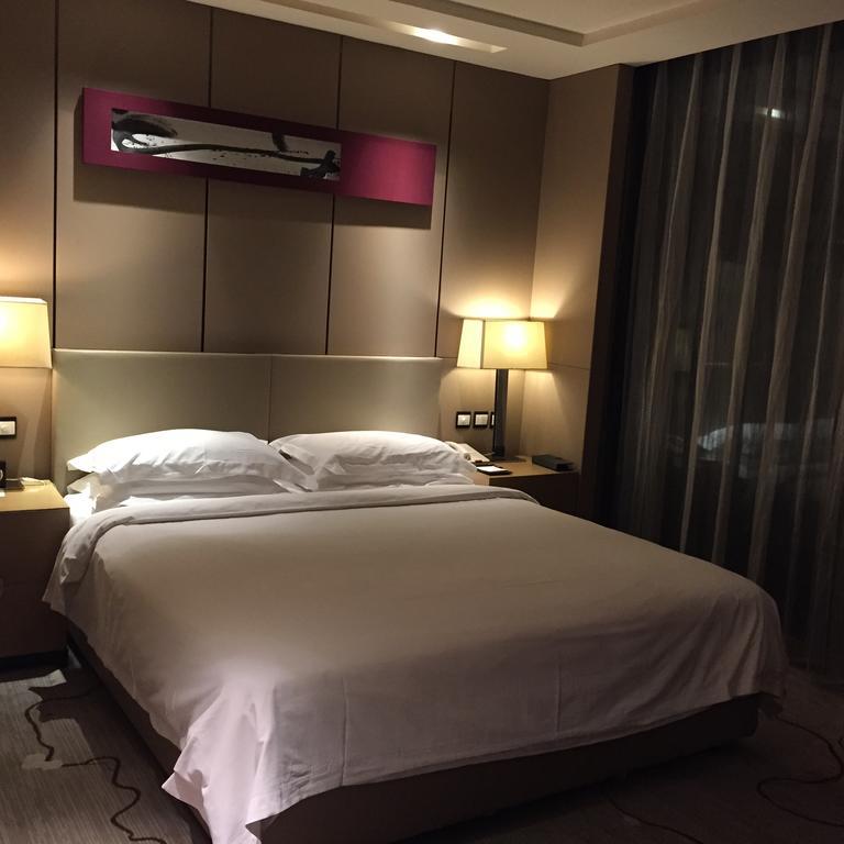 Hotel Ramada By Wyndham Xian Bell Tower Extérieur photo