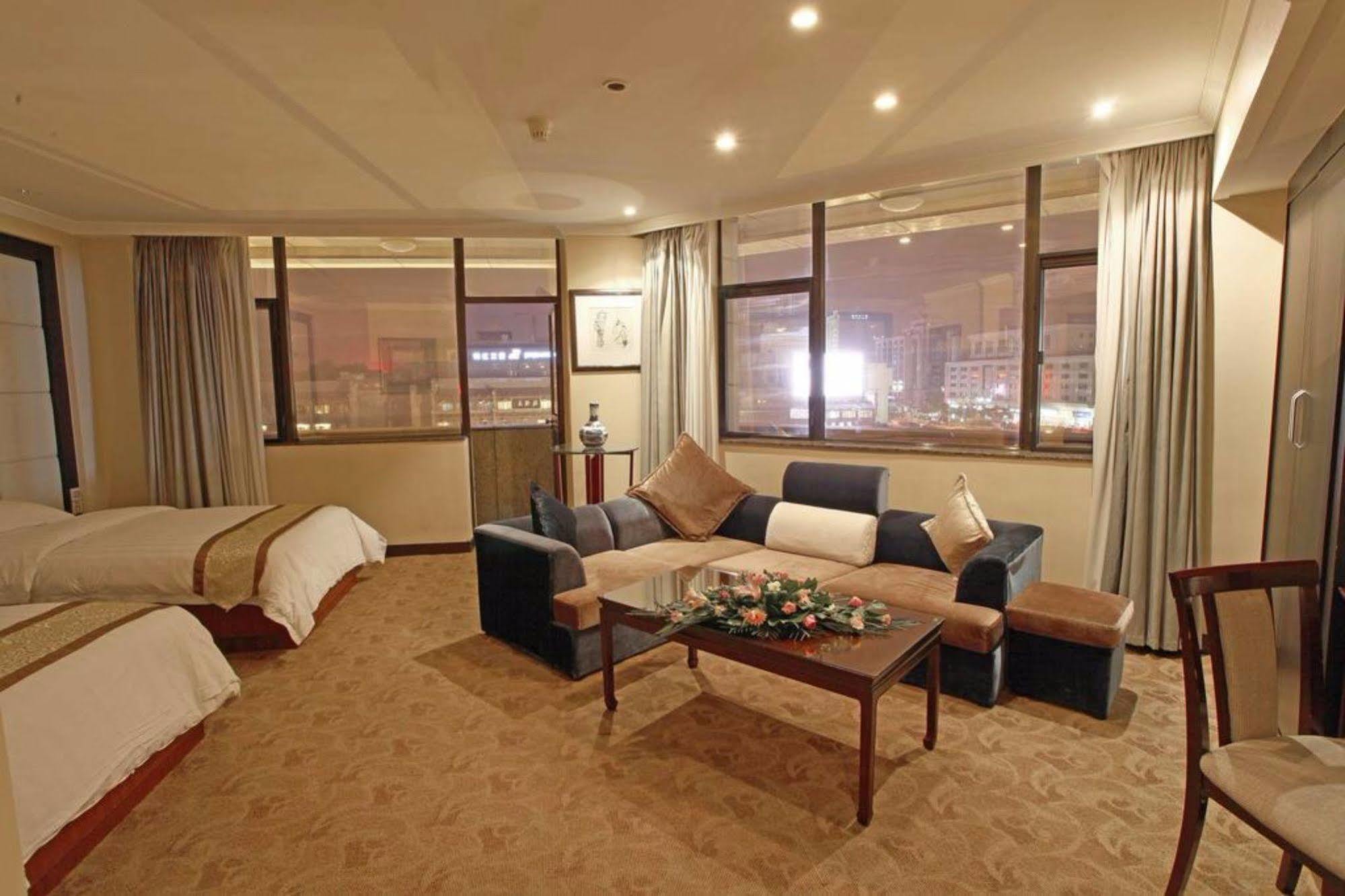 Hotel Ramada By Wyndham Xian Bell Tower Extérieur photo